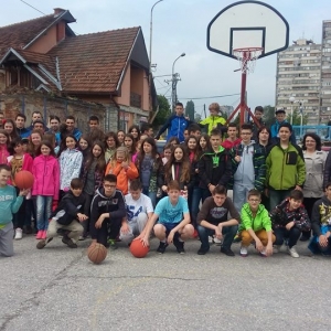 ’’Soliterci’’ donirali tablu i koš OŠ Milutin i Draginja Todorović