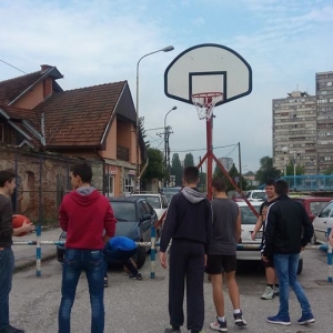 ’’Soliterci’’ donirali tablu i koš OŠ Milutin i Draginja Todorović