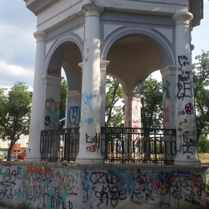 Grafiti po fasadama u Kragujevcu! Da li ih uopšte primećujemo?