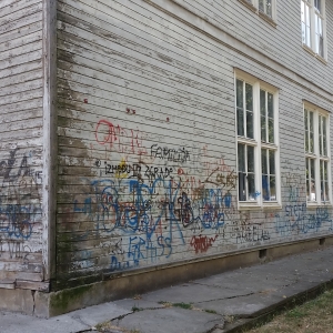 Grafiti po fasadama u Kragujevcu! Da li ih uopšte primećujemo?