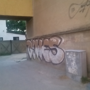 Grafiti po fasadama u Kragujevcu! Da li ih uopšte primećujemo?