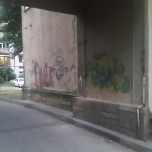 Grafiti po fasadama u Kragujevcu! Da li ih uopšte primećujemo?