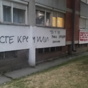 Grafiti po fasadama u Kragujevcu! Da li ih uopšte primećujemo?