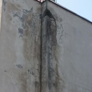 Šta se dešava sa fasadom Simpa na Maloj Vagi?